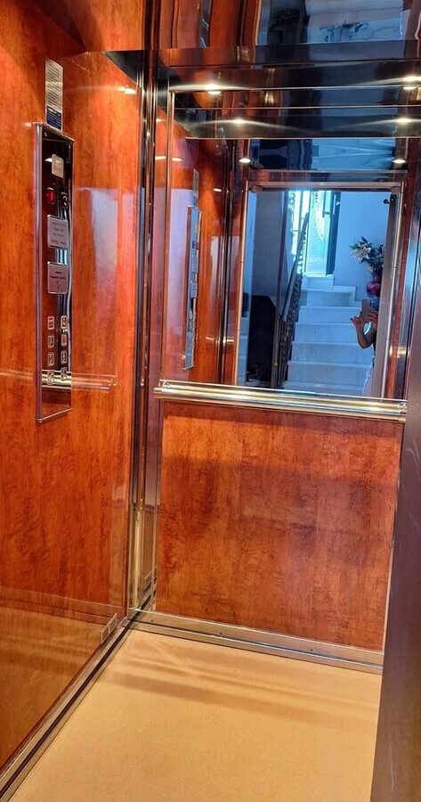 Flat With 3 Bedrooms In Attica Near Local Amenities