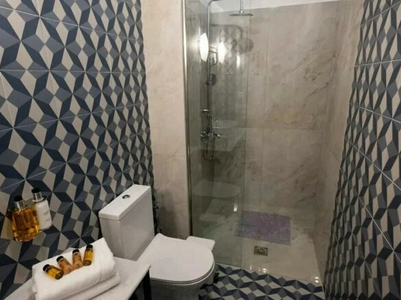 5-bedroom Building In Historic Center, Greece (265 M²)
