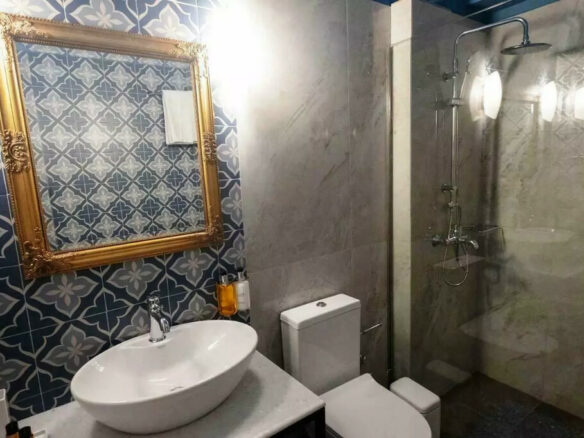 5-bedroom Building In Historic Center, Greece (265 M²)