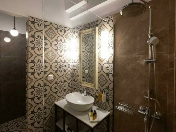 5-bedroom Building In Historic Center, Greece (265 M²)