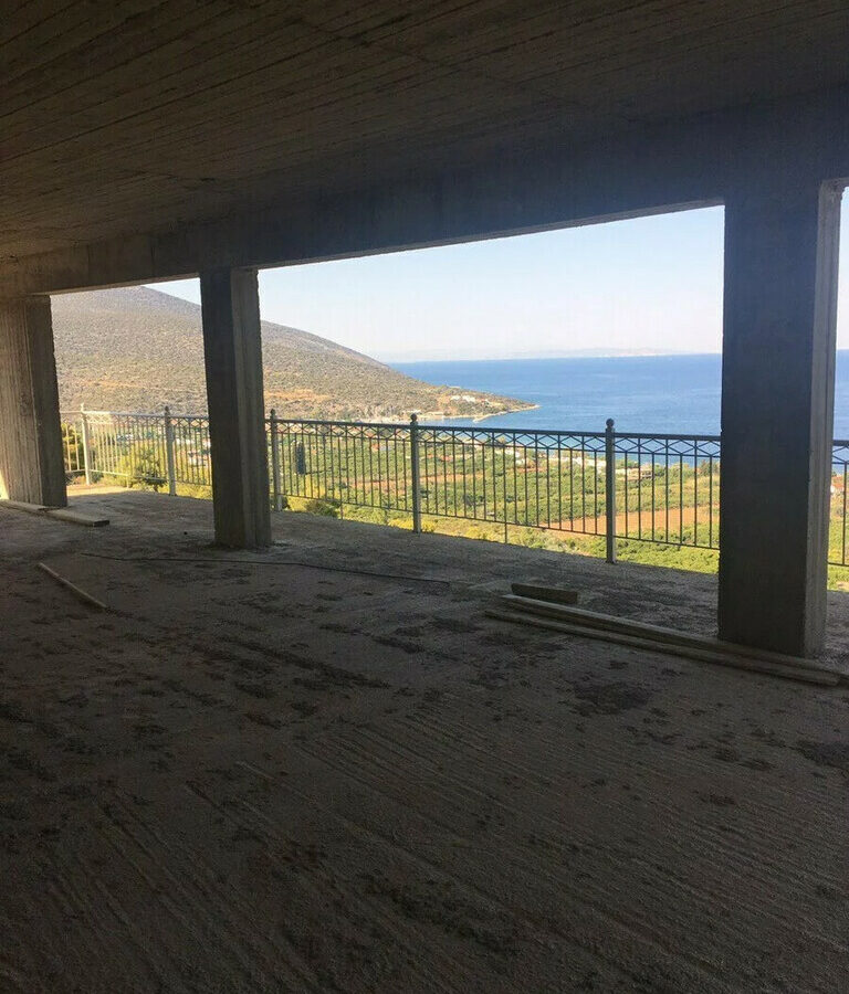Building With 550 M² In Peloponnese Region