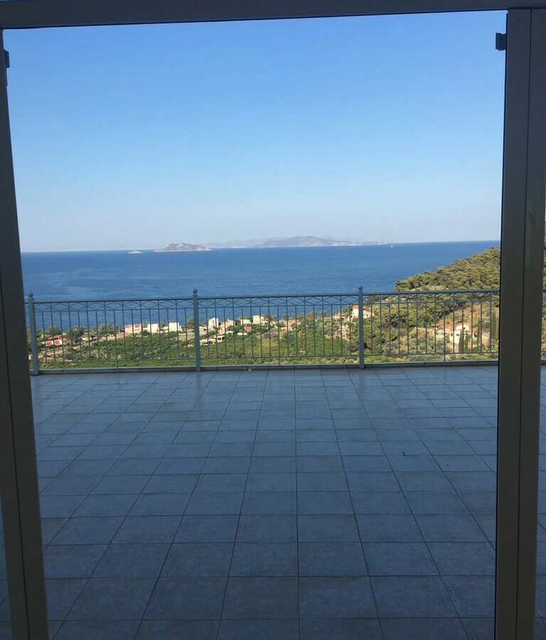 Building With 550 M² In Peloponnese Region