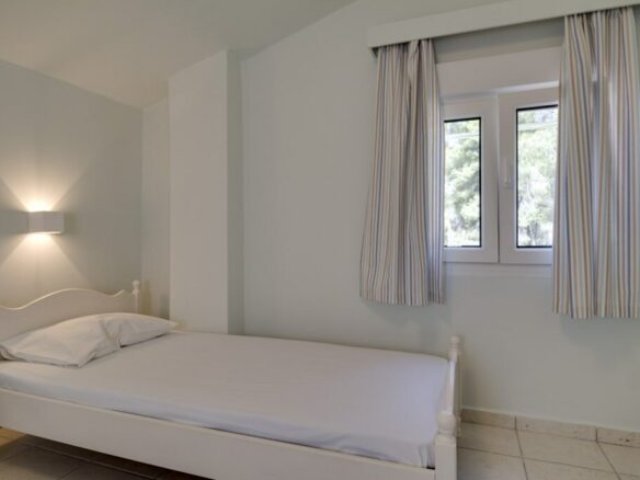 3-bedroom Hotel In Kassandra, Greece (395 M²)