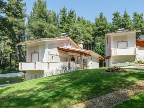 3-bedroom Hotel In Kassandra, Greece (395 M²)