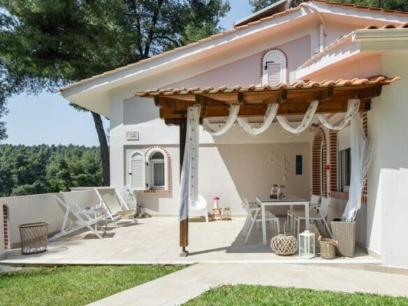 3-bedroom Hotel In Kassandra, Greece (395 M²)