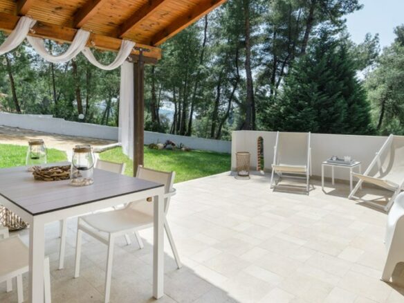 3-bedroom Hotel In Kassandra, Greece (395 M²)