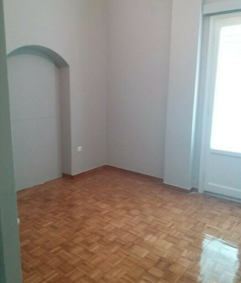Commercial Property 62 M² Located In Athens With Features