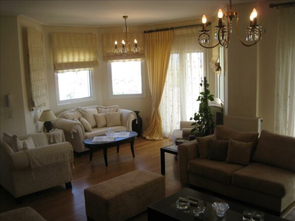 Detached House In Attica With 165 M² Area And Land Features