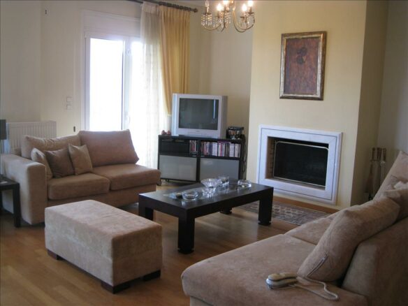 Detached House In Attica With 165 M² Area And Land Features