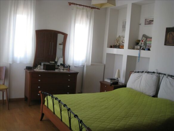 Detached House In Attica With 165 M² Area And Land Features