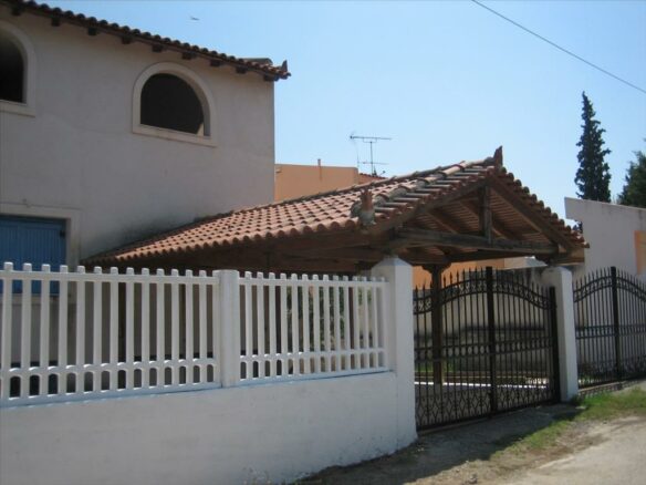 Detached House On Euboea Island With Extensive Features
