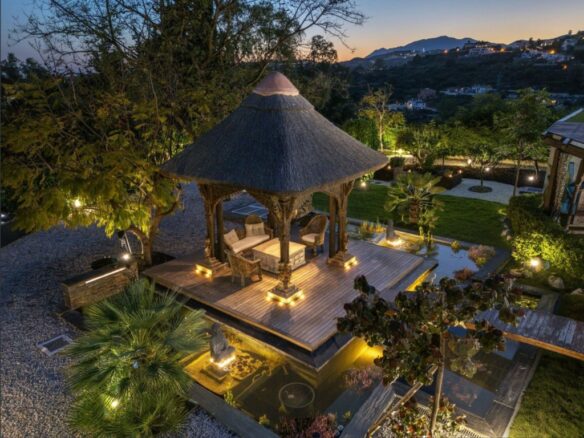Villa With Terrace In Benahavís Spain