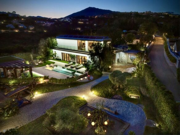 Villa With Terrace In Benahavís Spain
