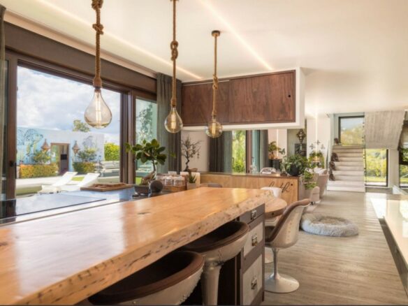 Villa With Terrace In Benahavís Spain