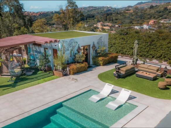 Villa With Terrace In Benahavís Spain