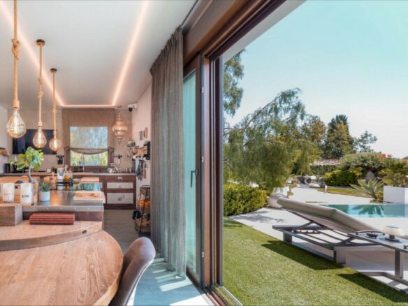 Villa With Terrace In Benahavís Spain