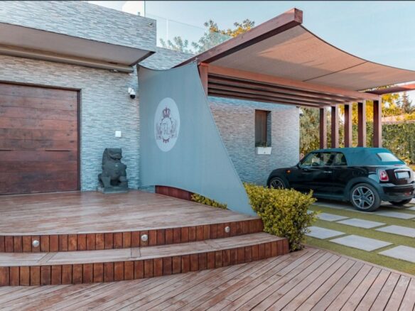 Villa With Terrace In Benahavís Spain