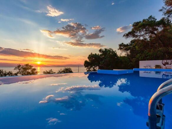 Villa With Pool In Corfu Featuring 152 M² Of Space