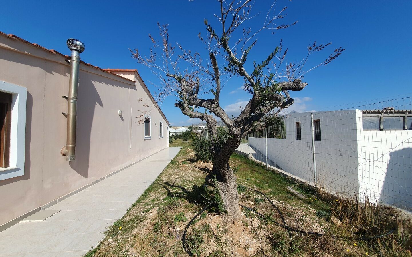 Business Opportunity 335 M² Space Available In Crete