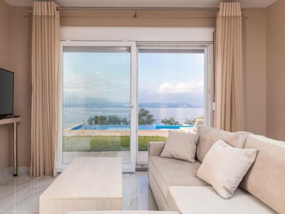 Villa With Pool In Corfu Featuring 152 M² Of Space