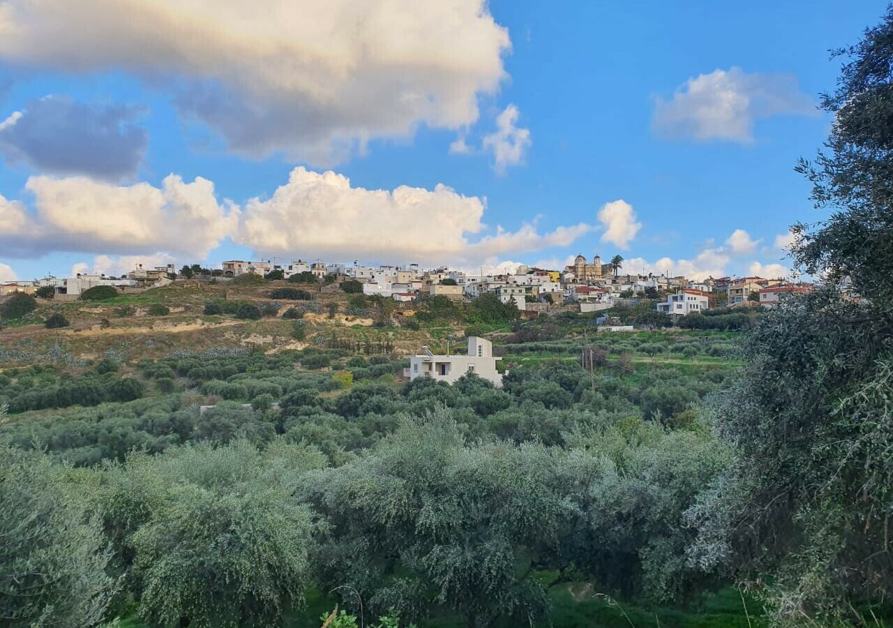 Land Plot Of 2225 M² Available In Crete Region