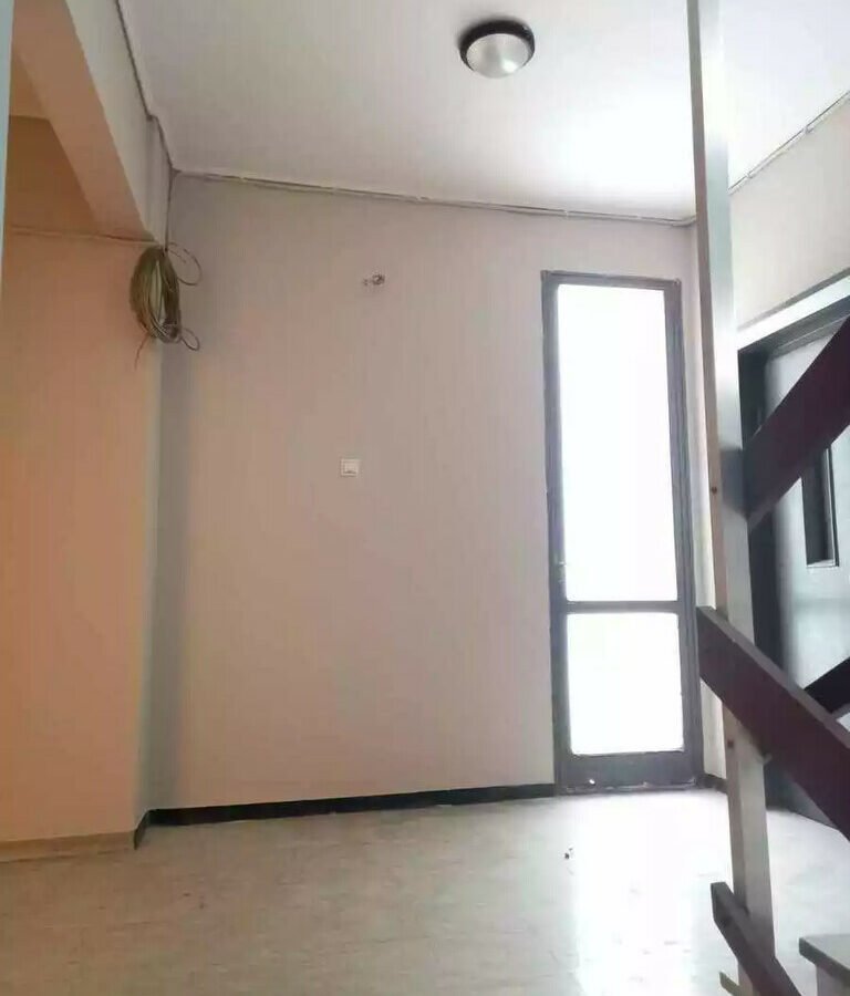 161 M² Commercial Property In Athens With Strategic Location