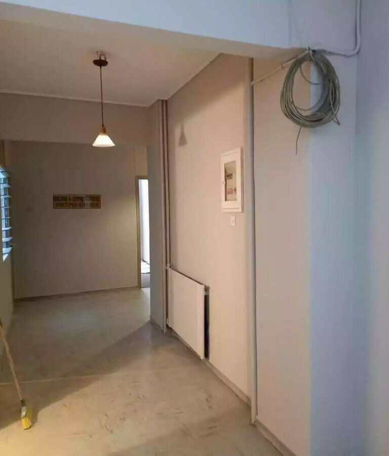 161 M² Commercial Property In Athens With Strategic Location