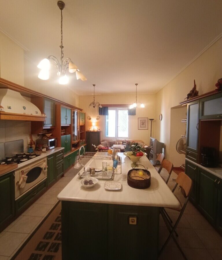 Flat With 3 Bedrooms In Athens, 220 M² Area
