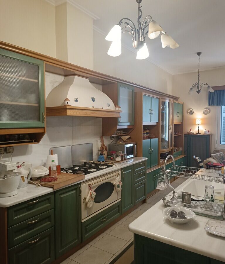 Flat With 3 Bedrooms In Athens, 220 M² Area