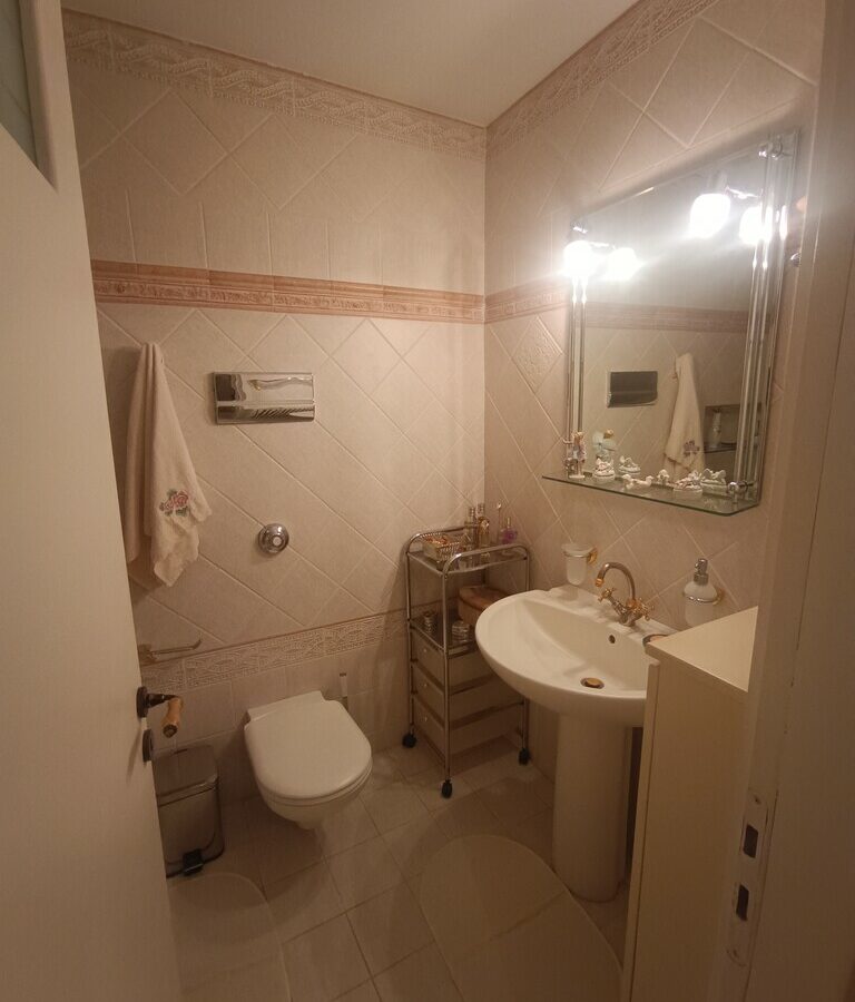 Flat With 3 Bedrooms In Athens, 220 M² Area