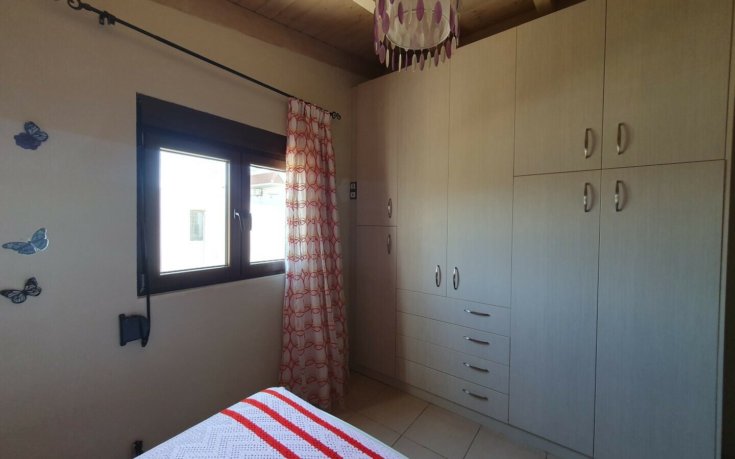 Business Opportunity 335 M² Space Available In Crete