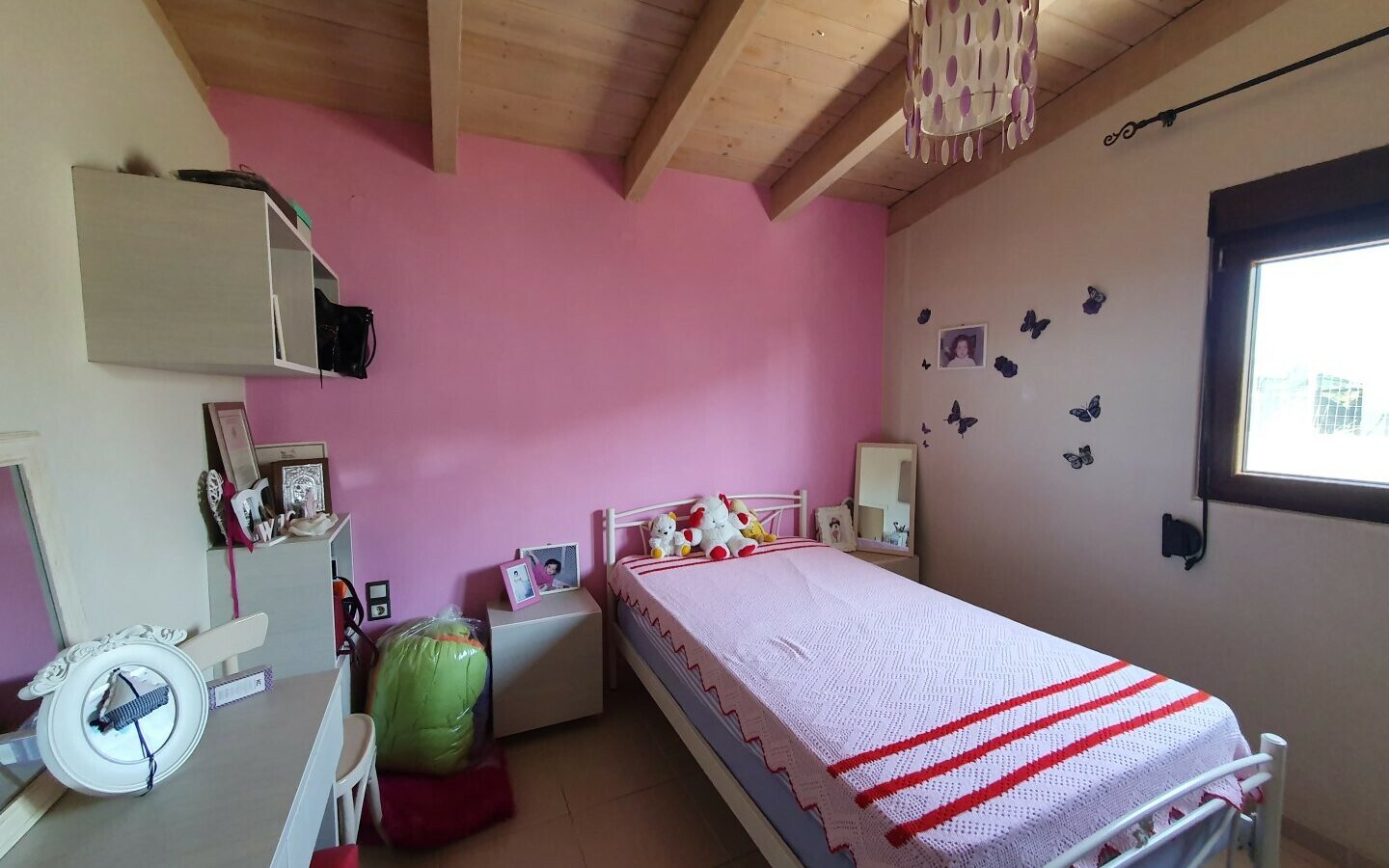 Business Opportunity 335 M² Space Available In Crete