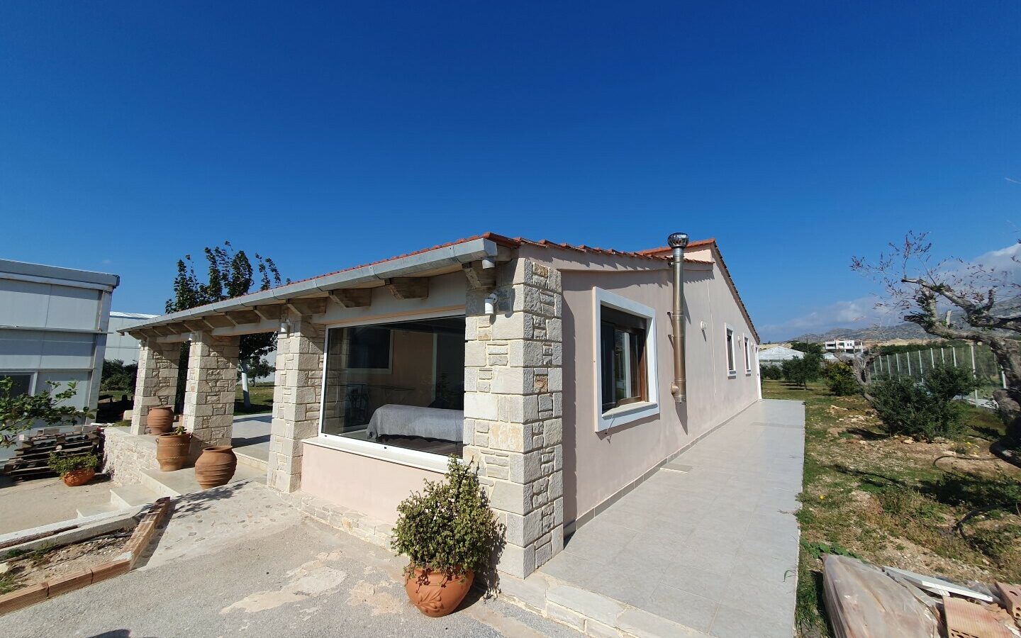 Business Opportunity 335 M² Space Available In Crete