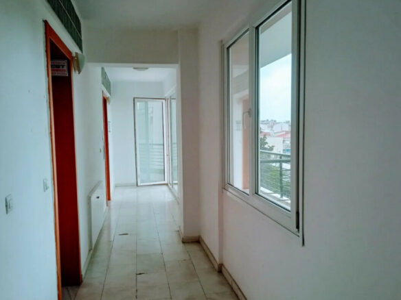 3-bedroom Commercial Property In Thermi, Greece (71 M²)