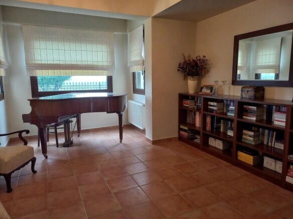 Detached House In Central Greece With 365 Square Meters