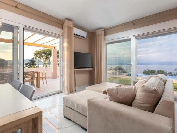 Villa With Pool In Corfu Featuring 152 M² Of Space