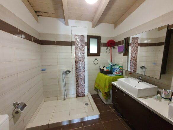 Business In Ierapetra, Greece (335 M²)