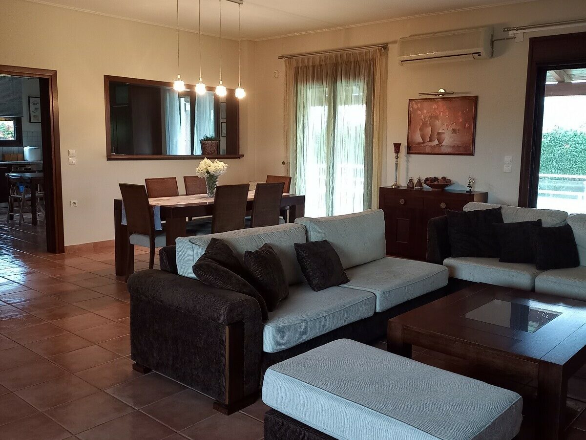 Detached House In Central Greece With 365 Square Meters