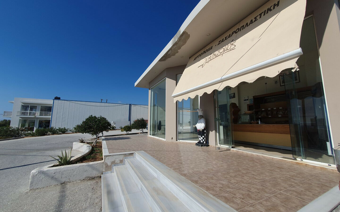 Business Opportunity 335 M² Space Available In Crete