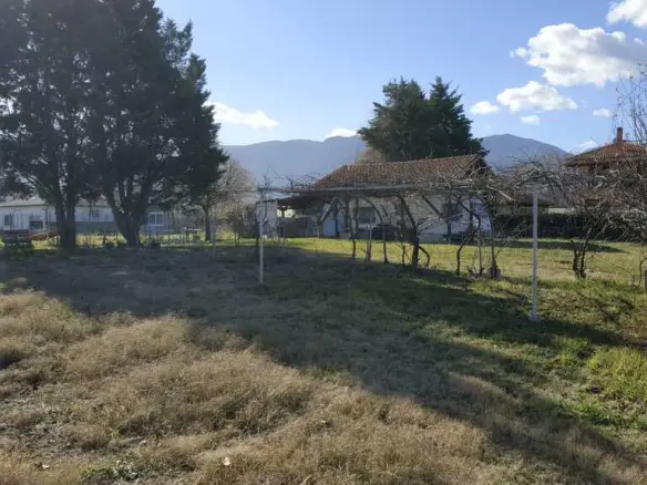 4-bedroom Building In Easts Olimpos, Greece (300 M²)