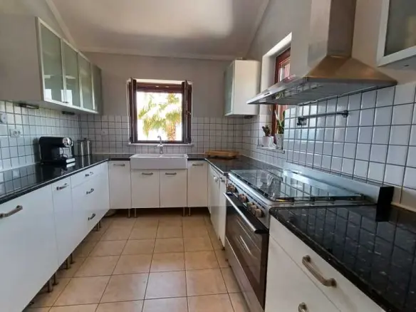 Detached House 340 M² In Epirus With Potential For Renovation