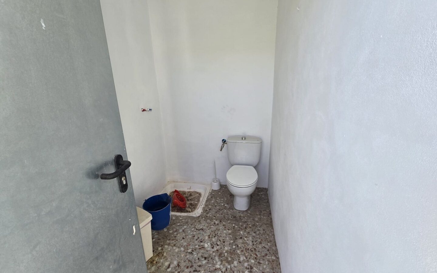 Commercial In Sax, Spain (594 M²)