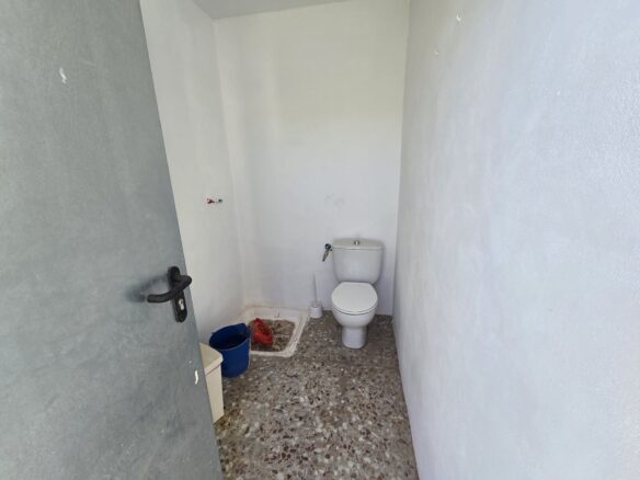Commercial In Sax, Spain (594 M²)