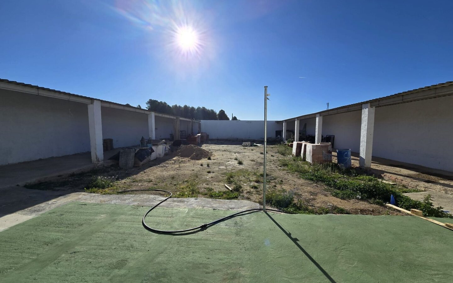 Commercial In Sax, Spain (594 M²)