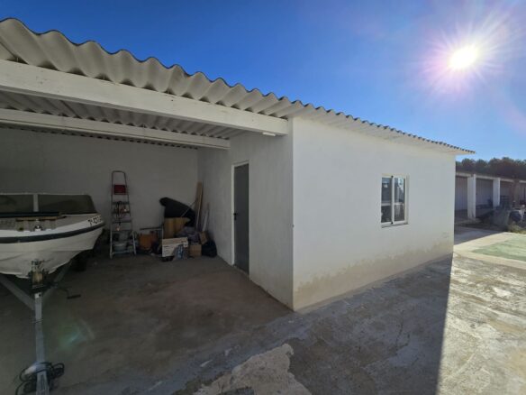 Commercial In Sax, Spain (594 M²)