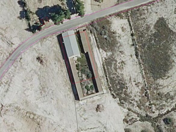 Commercial In Sax, Spain (594 M²)