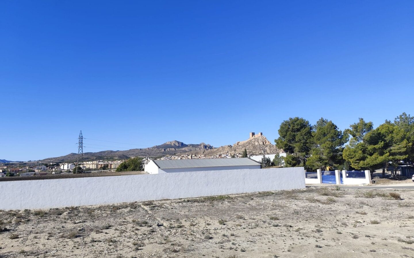 Commercial In Sax, Spain (594 M²)