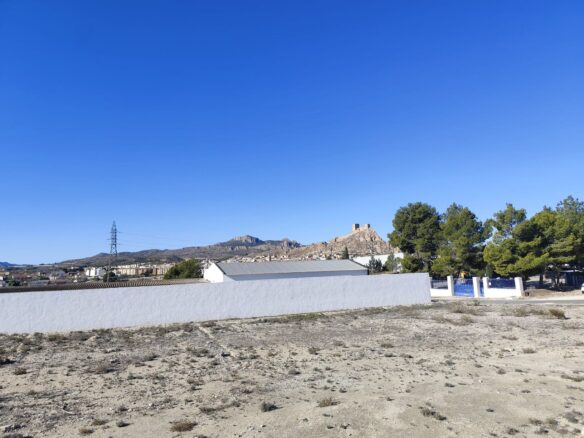 Commercial In Sax, Spain (594 M²)