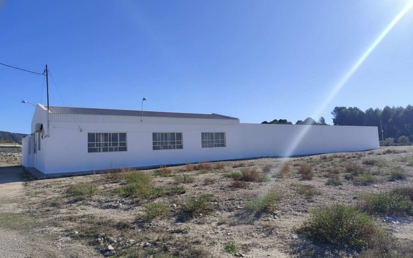 Commercial In Sax, Spain (594 M²)
