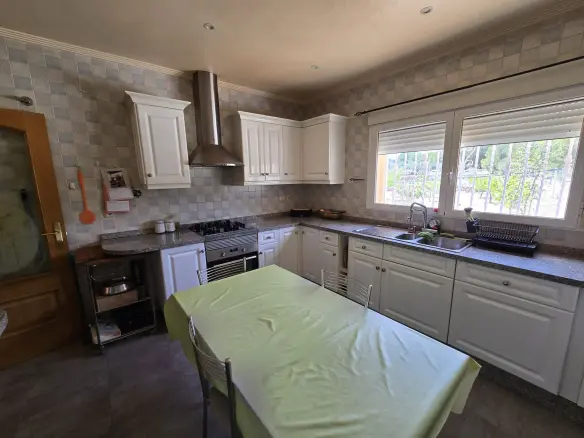 4-bedroom Detached Villa In Sax, Spain (260 M²)